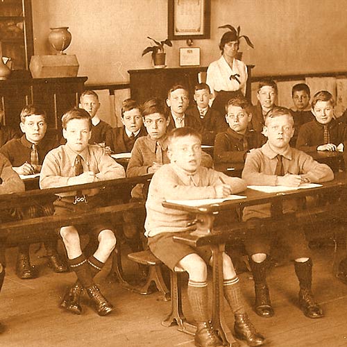 1919 Classroom 94% of American over 14 could read.