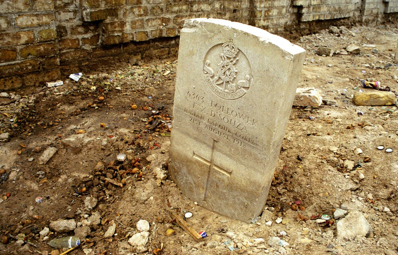 Gravestone of F. X. D'Souza of the Indian Labour Corps located in British WWI Cemetery, Kut, Iraq. Photo by Benjamin Busch.