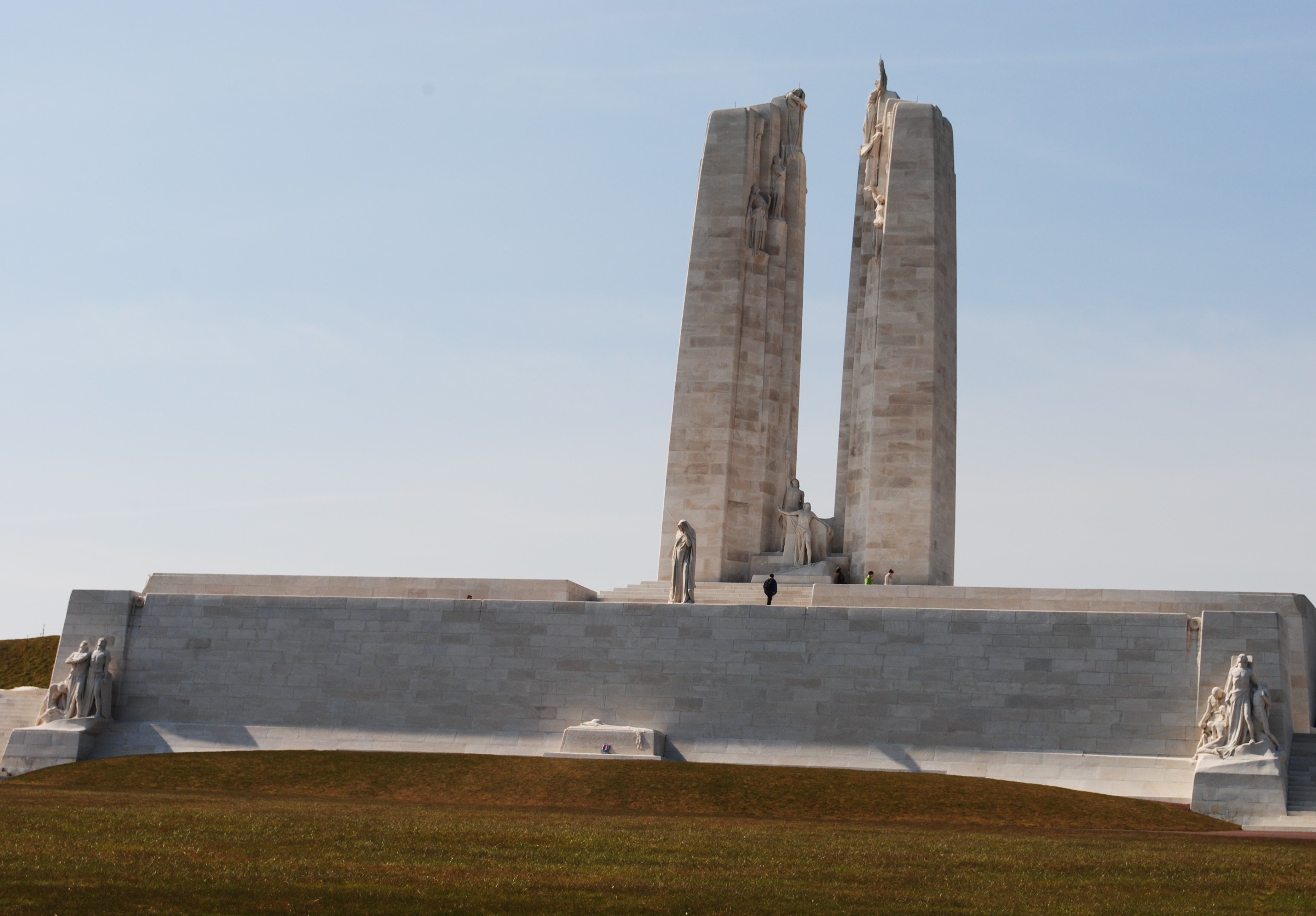 EDGETTphotoVimy Monument