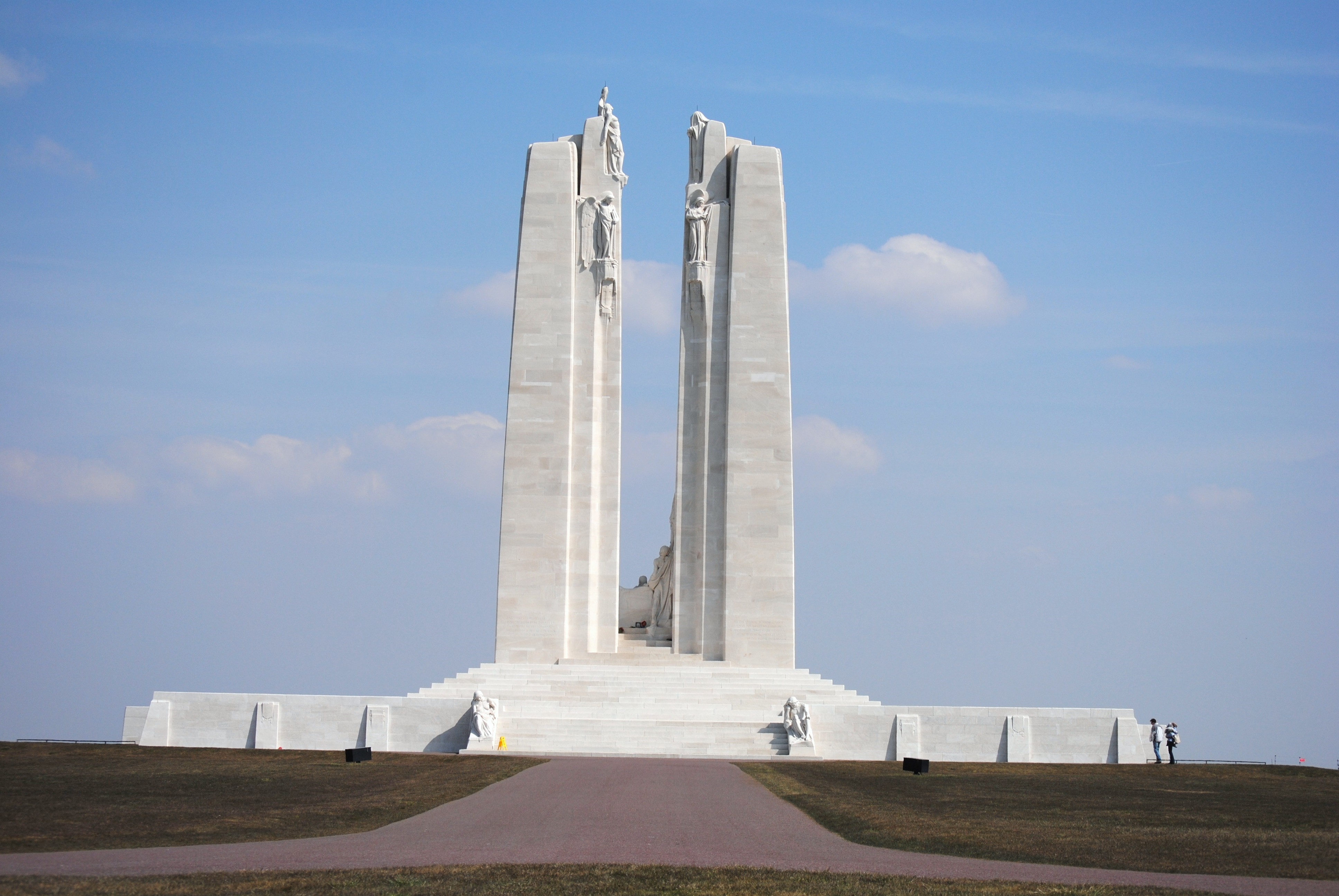 EDGETTphotoVimy Monument 2