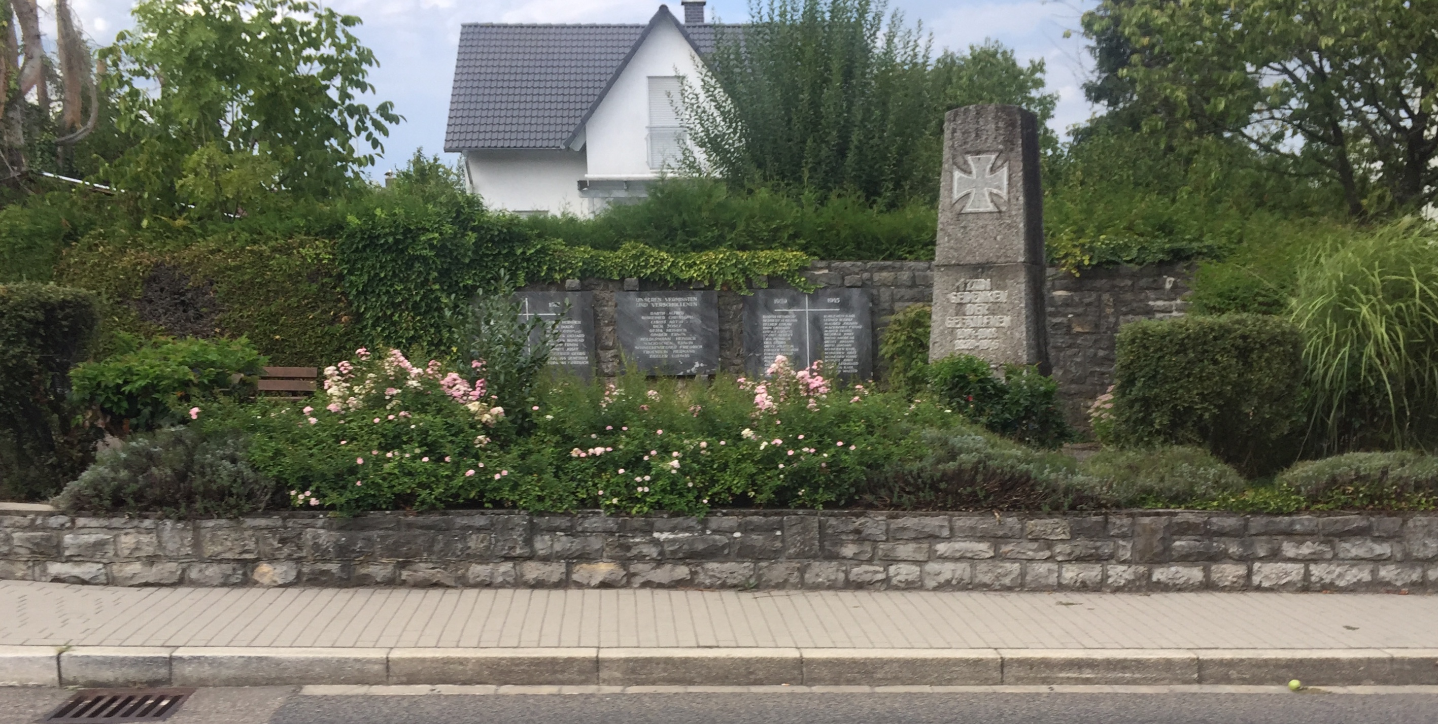 EislerWWICC Memorial from Bus